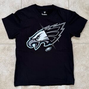 Philadelphia Eagles Youth T-Shirt 
Size: Youth Medium
Color: Black/Green/White